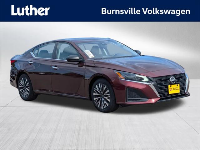2024 Nissan Altima SV FWD for sale in Burnsville, MN