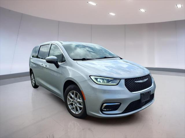 2023 Chrysler Pacifica Touring L for sale in Totowa, NJ