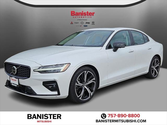2023 Volvo S60 B5 Plus Dark Theme 2023 Volvo S60 B5 Plus Dark Theme