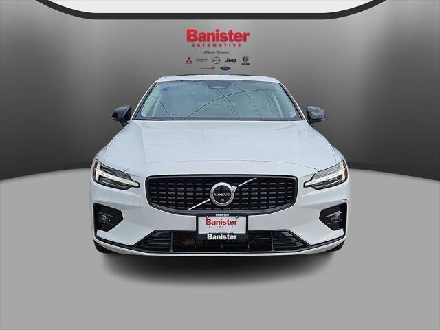 2023 Volvo S60 B5 Plus Dark Theme 2023 Volvo S60 B5 Plus Dark Theme