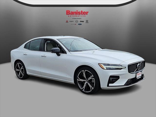 2023 Volvo S60 B5 Plus Dark Theme 2023 Volvo S60 B5 Plus Dark Theme