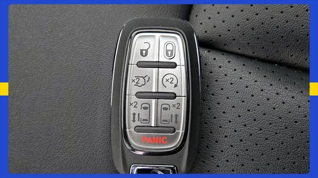 2025 Chrysler Pacifica Select