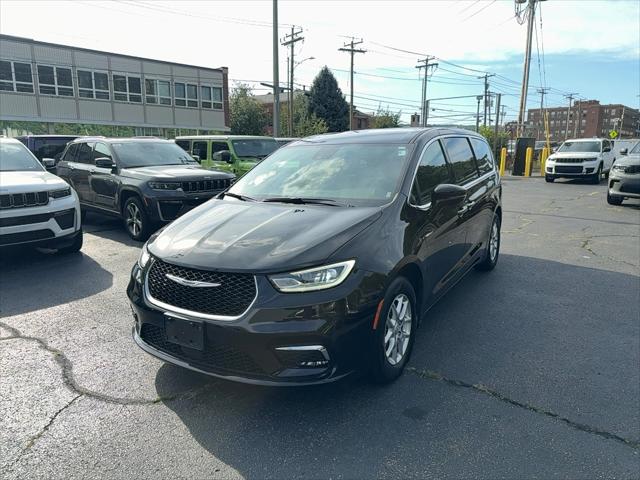 2025 Chrysler Pacifica Select