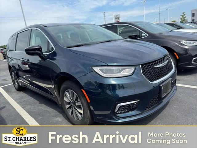 2024 Chrysler Pacifica Hybrid Select for sale in Saint Peters, MO
