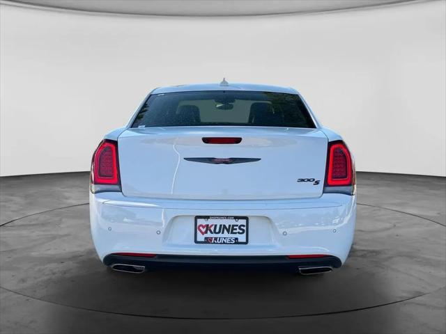 2023 Chrysler 300 300S