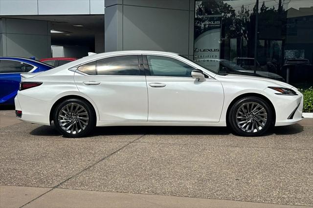 2024 Lexus ES 300h Luxury