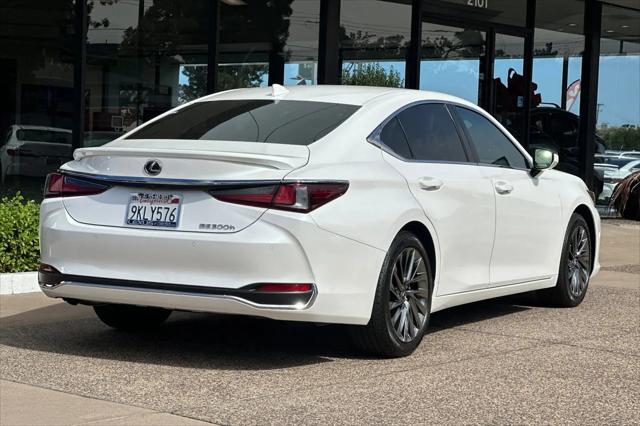 2024 Lexus ES 300h Luxury