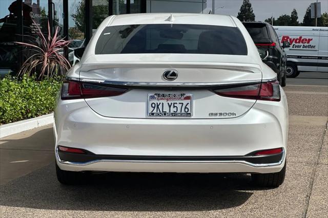 2024 Lexus ES 300h Luxury