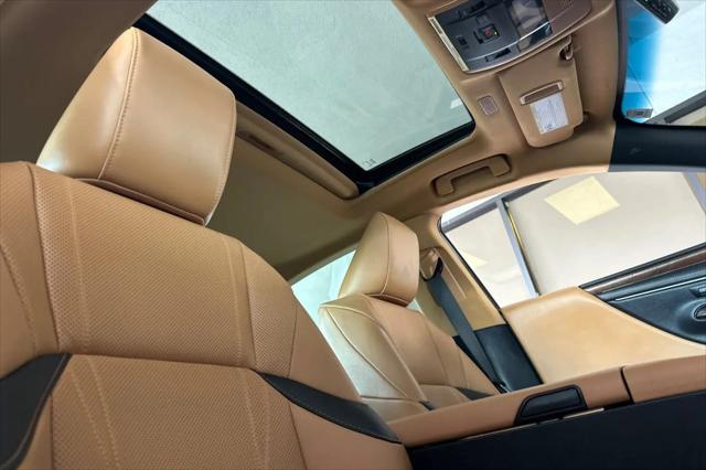 2024 Lexus ES 300h Luxury
