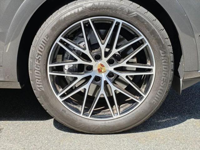2025 Porsche Cayenne Base