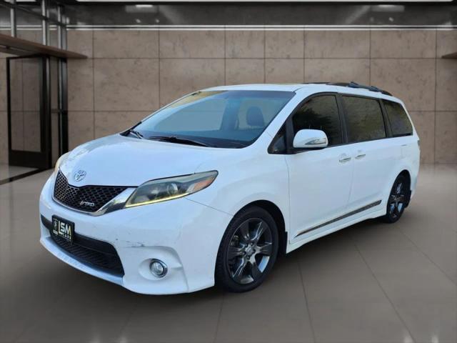 2015 Toyota Sienna SE 8 Passenger for sale in Fullerton, CA