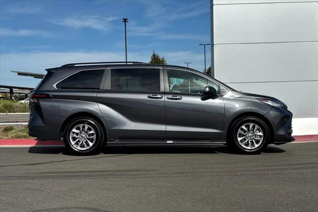 2025 Toyota Sienna XLE