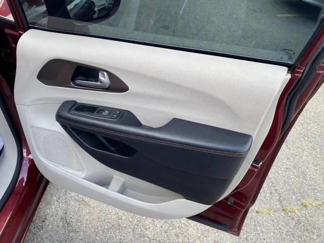 2017 Chrysler Pacifica Touring-L