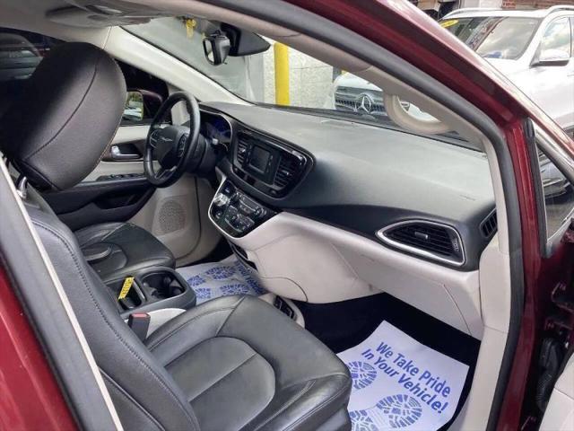2017 Chrysler Pacifica Touring-L