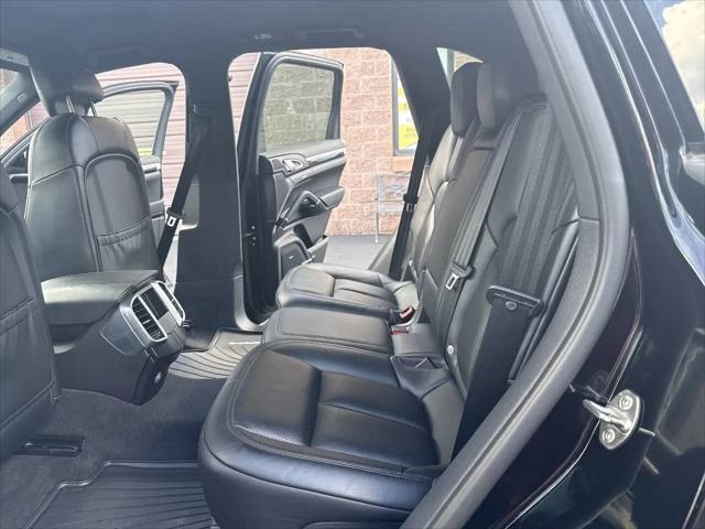 2017 Porsche Cayenne Platinum Edition