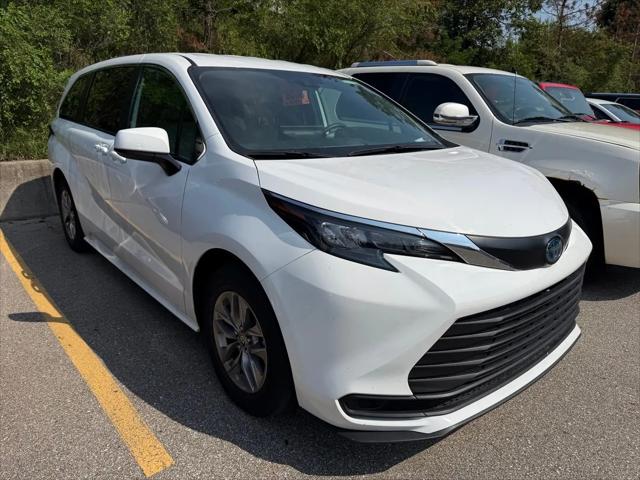 2025 Toyota Sienna LE for sale in Grand Rapids, MI
