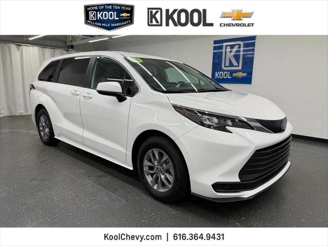 2025 Toyota Sienna LE for sale in Grand Rapids, MI
