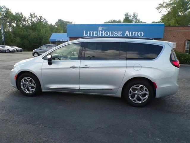 2023 Chrysler Pacifica Limited for sale in Lakewood, NY