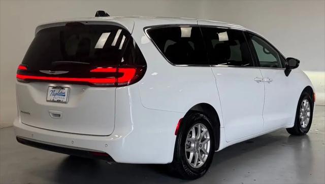 2024 Chrysler Pacifica Touring