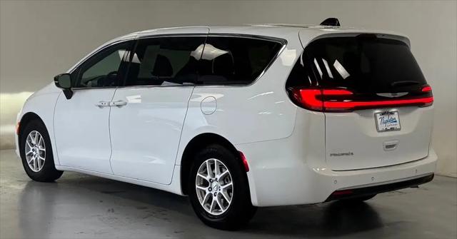 2024 Chrysler Pacifica Touring