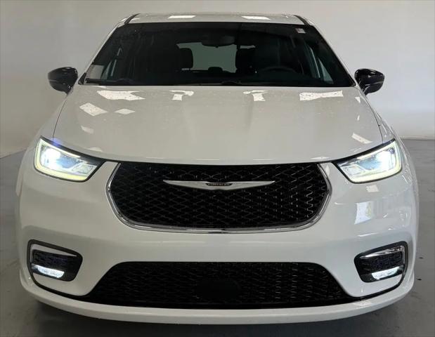 2024 Chrysler Pacifica Touring