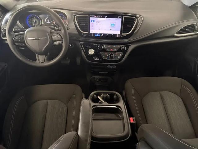 2024 Chrysler Pacifica Touring