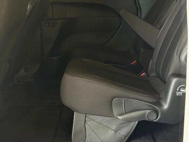 2024 Chrysler Pacifica Touring