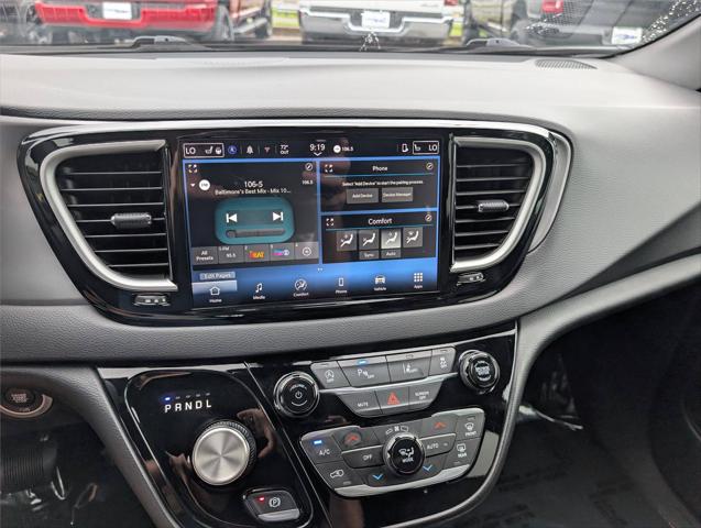 2025 Chrysler Pacifica Select