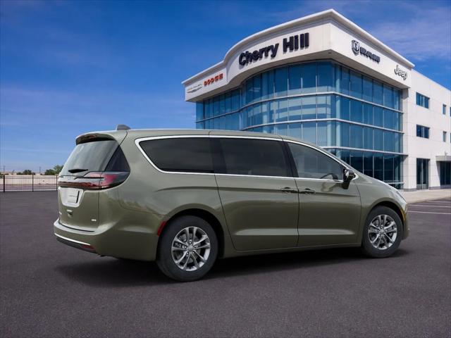 2027 Chrysler Pacifica Select AWD