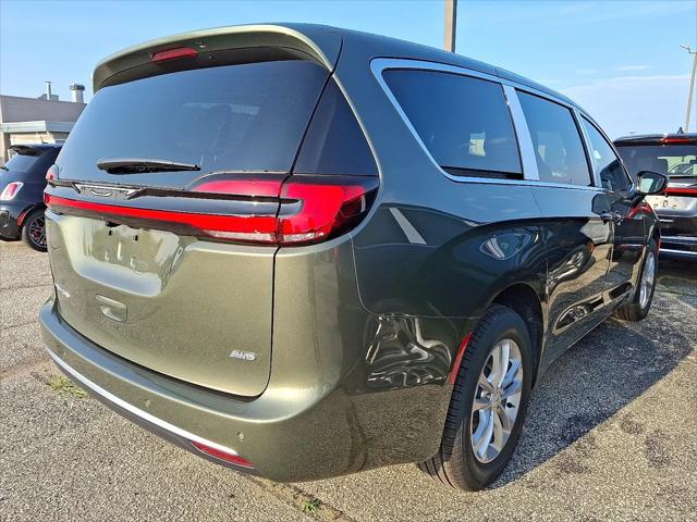 2027 Chrysler Pacifica Select AWD