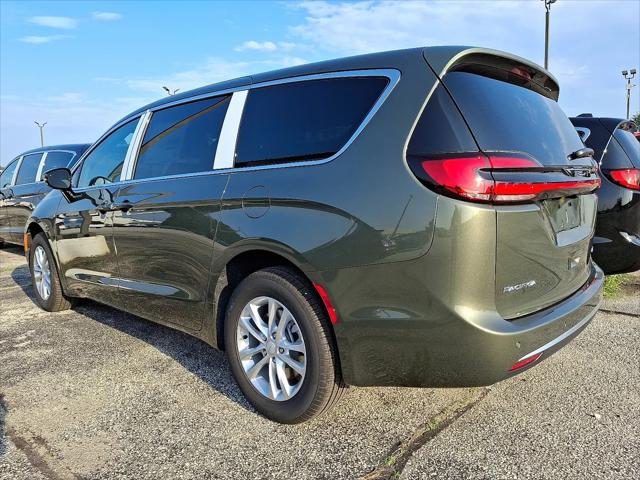 2027 Chrysler Pacifica Select AWD
