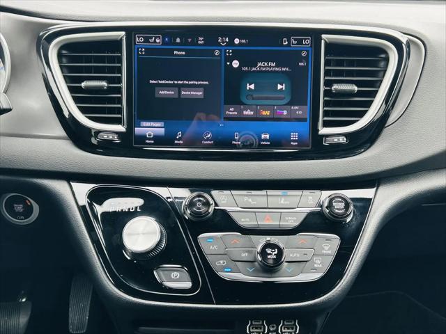 2025 Chrysler Pacifica Select