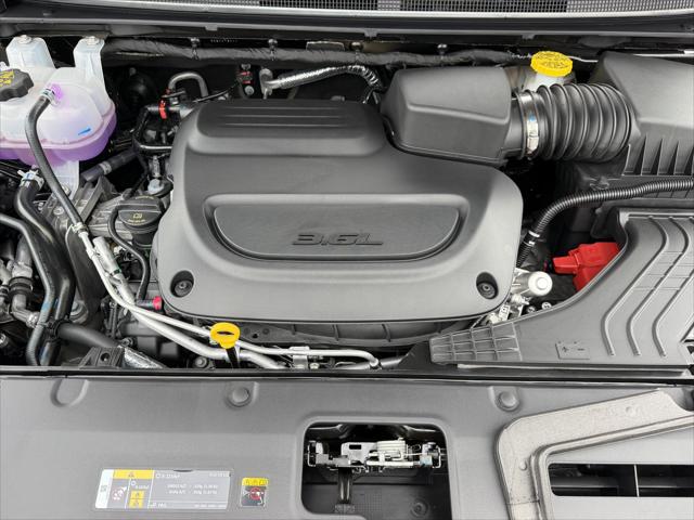 2027 Chrysler Pacifica Select