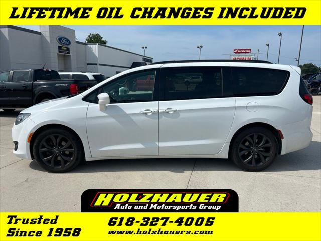 2019 Chrysler Pacifica Touring L Plus for sale in Nashville, IL