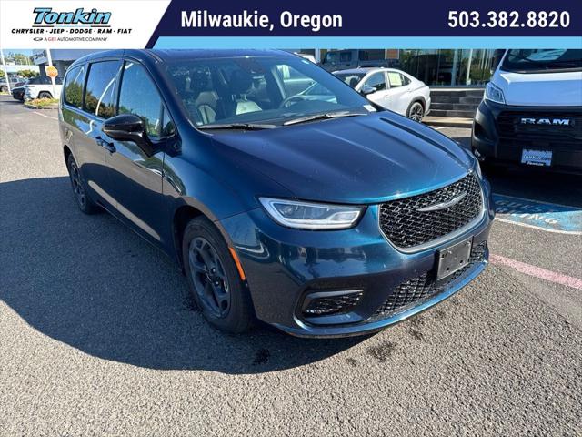 2023 Chrysler Pacifica Hybrid Limited for sale in Portland, OR