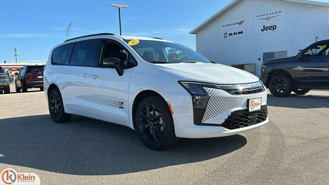2027 Chrysler Pacifica Select for sale in Clintonville, WI