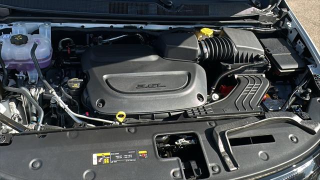 2027 Chrysler Pacifica Select