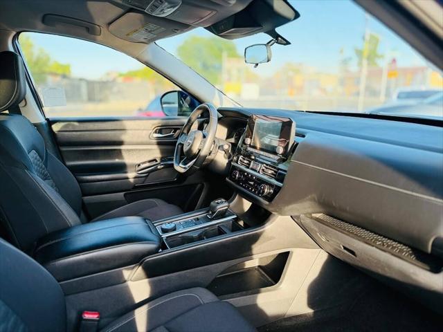 2022 Nissan Pathfinder SV 4WD