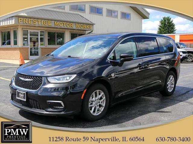 2023 Chrysler Pacifica Touring L for sale in Naperville, IL