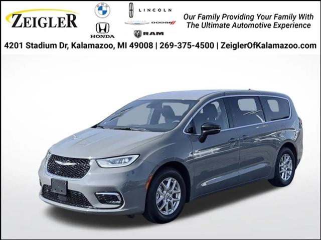 2025 Chrysler Pacifica Select for sale in Kalamazoo, MI