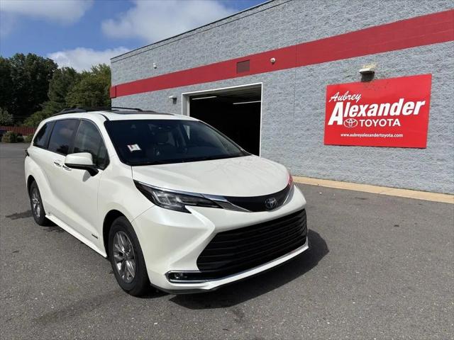 2021 Toyota Sienna XLE 8 Passenger for sale in Selinsgrove, PA