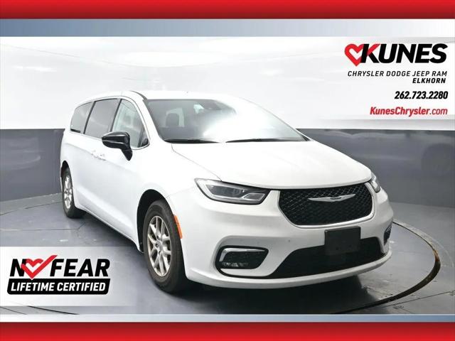 2024 Chrysler Pacifica Touring L for sale in Elkhorn, WI
