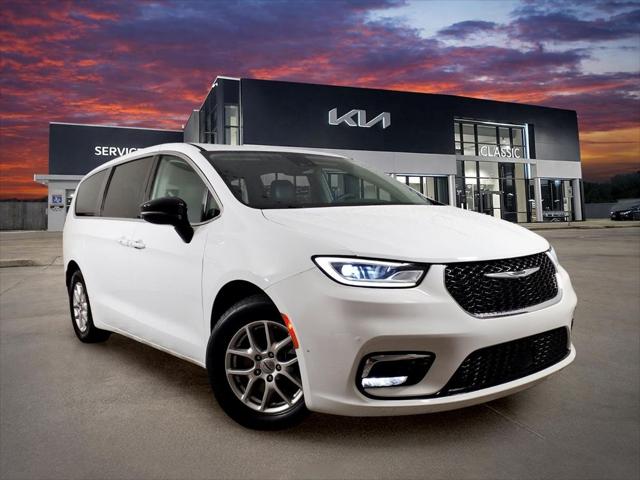 2024 Chrysler Pacifica Touring L for sale in Beaumont, TX