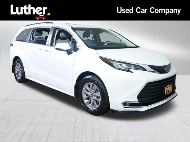 2022 Toyota Sienna XLE for sale in Brooklyn Park, MN