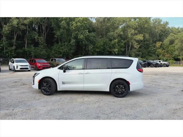 2027 Chrysler Pacifica Select AWD