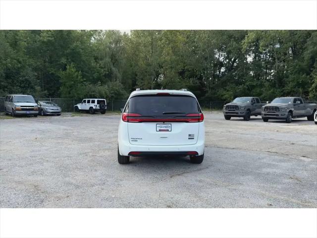 2027 Chrysler Pacifica Select AWD