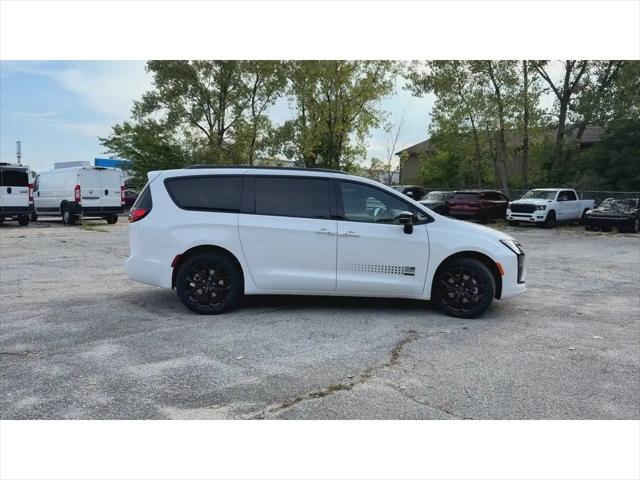 2027 Chrysler Pacifica Select AWD