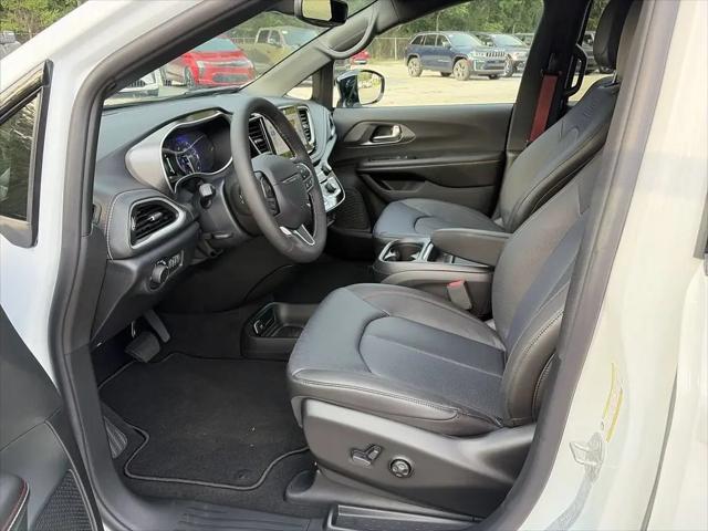 2027 Chrysler Pacifica Select AWD