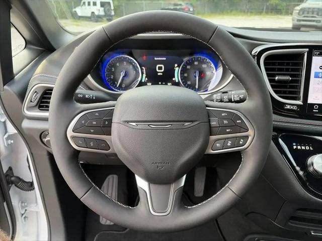 2027 Chrysler Pacifica Select AWD