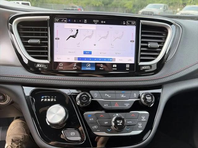 2027 Chrysler Pacifica Select AWD